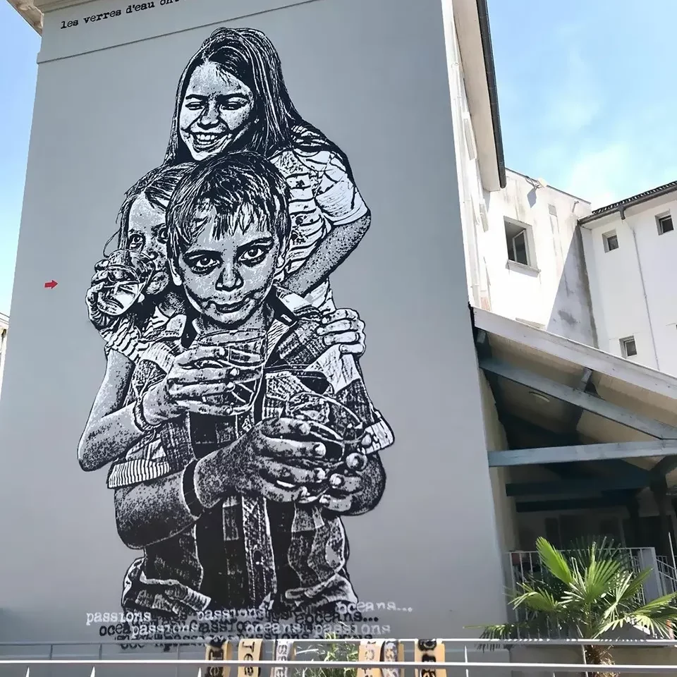 Peinture de Jef Aérosol sur le mur de la Police municipale - 12 Cours Pasteur à Dax.