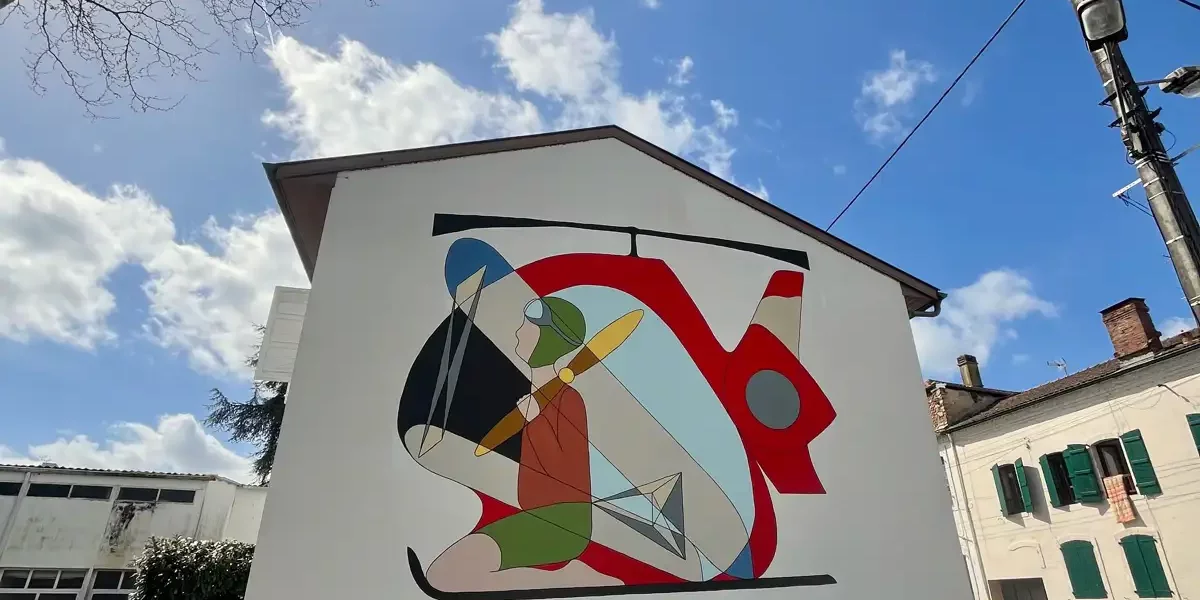 Fresque “Un pilote” de Jean Luc Feugeas pour Muralis à Dax en mars 2024.