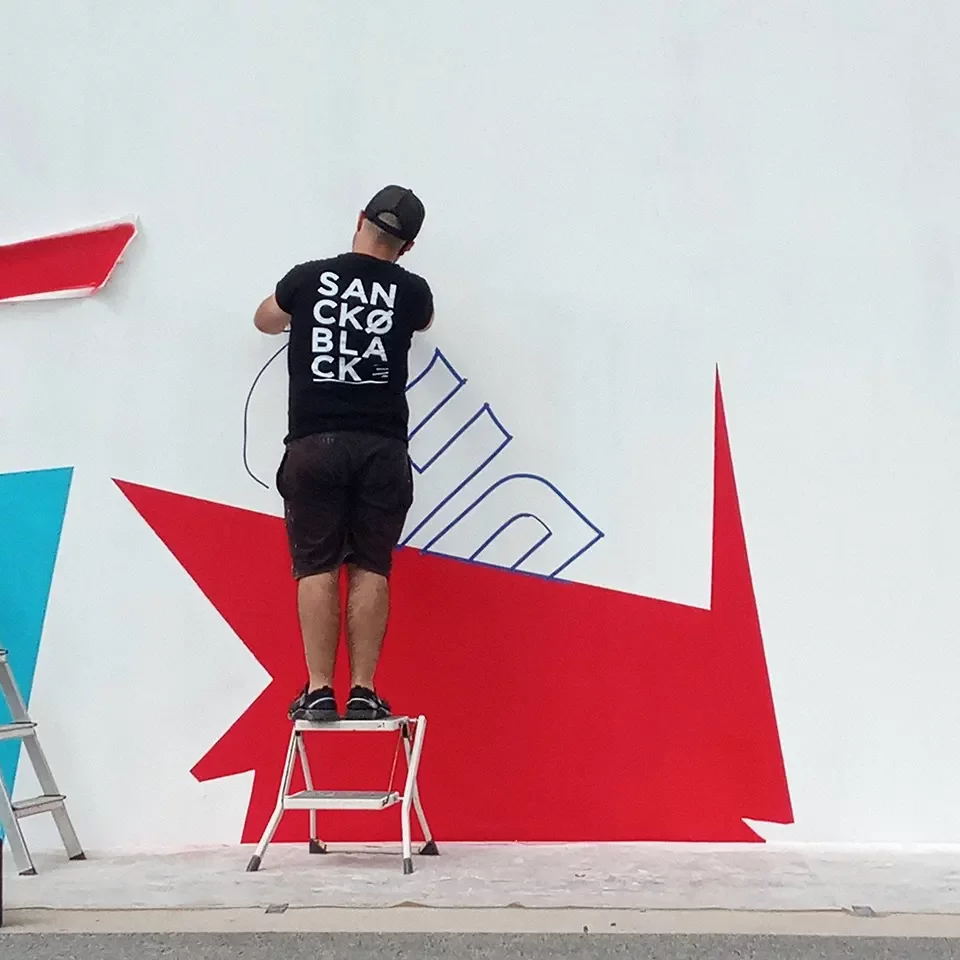 La fresque de Sanckøblack s'articule autour de l'idée d'un élan commun.