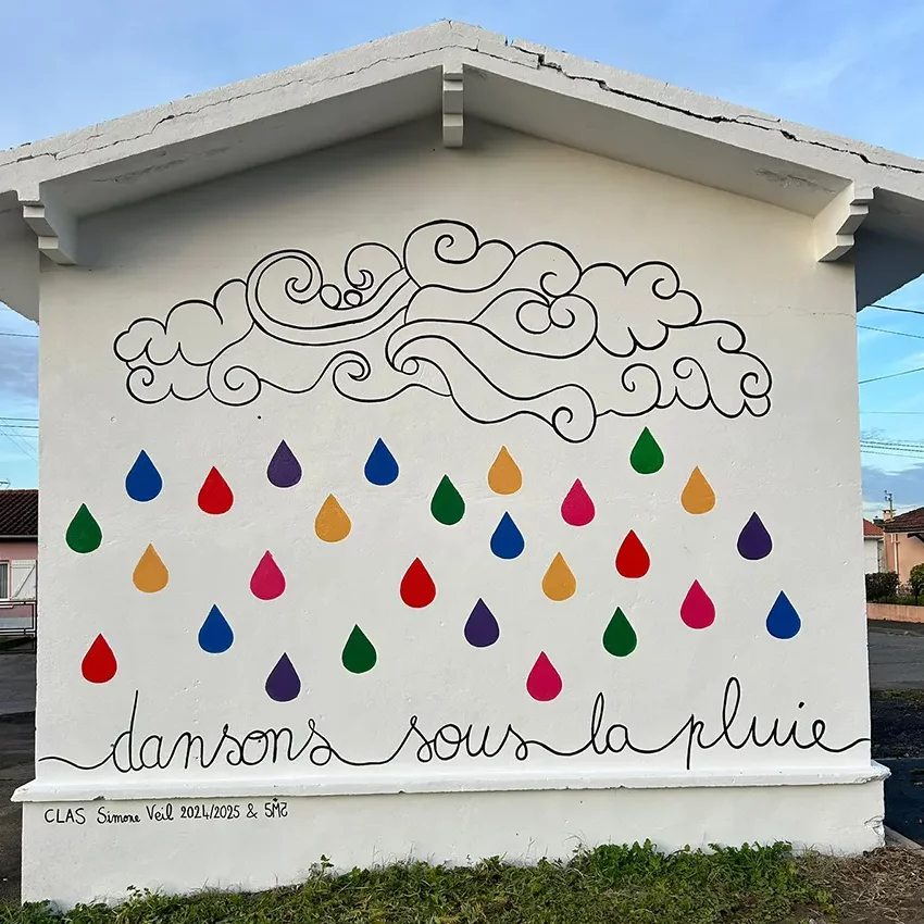 L'artiste 5M5 a proposé aux enfants de réaliser une fresque murale.